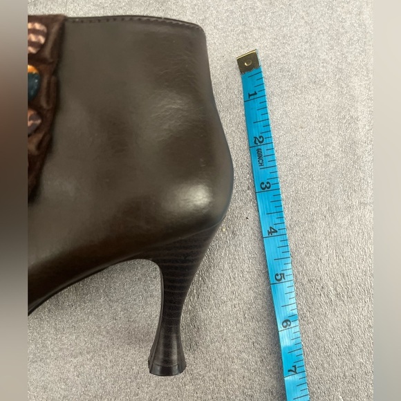 [37/6-6.5]MUDD Retro Brown Velvet Button Heel Ankle Boots - Picture 3 of 9